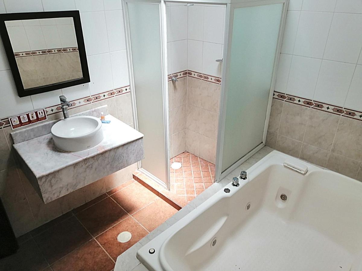 Hotel Aquiles Guadalajara Eksteriør bilde